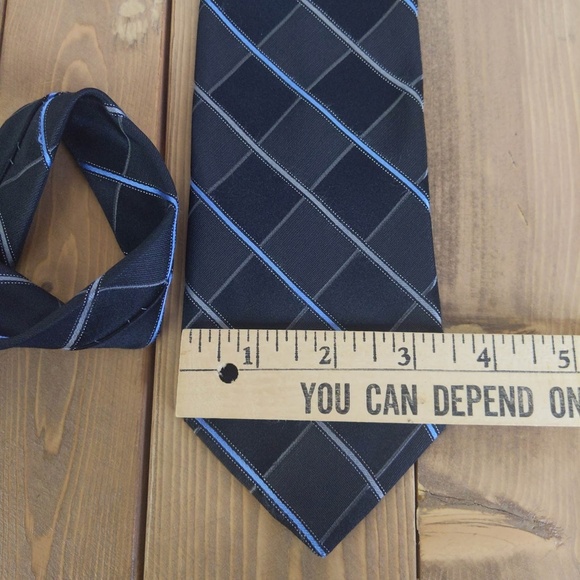 Michael Kors Navy Striped 100% Silk Tie - Picture 4 of 7